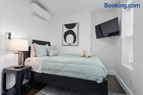 Luxury 2BR Escape PATH to NYC and MetLife Stadium - Image 3