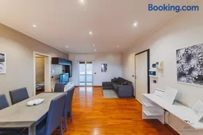 Wow Waterfront Apartment - Image 4