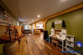 The Little Cabin on Old Main Rd - Image 5