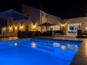 Villa avec piscine, Cinéma, terrain privé - Image 1