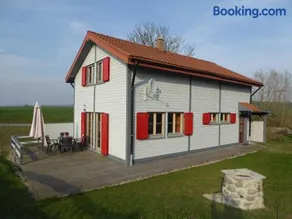 H12 Wooden vacation home, fireplace, near Ostseebad Rerik - 4-room wooden vacation home with - Image 1