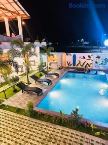 Cozy Bay Hotel - Image 2