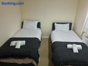 2 bed flat - Image 3