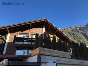 Central Wengen Wonderland: Mezzanine Studio for 4 - Image 2