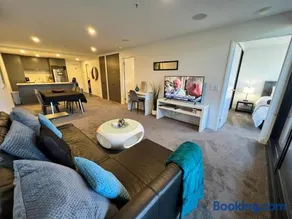 Midnight Luxe 2BR 2Bath 2Car 528 in the heart of Braddon Pool Sauna Gym Secure Parking Wifi Wine - Image 4