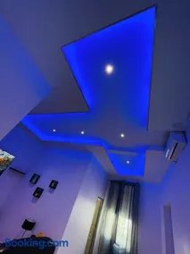jolie maison individuelle 50 m2 ,design et climatisée, tout confort, wifi, terasse privée , 5 min plage et autoroute, stationnement gratuit - Image 1