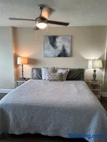 Spacious 2 Bedroom 2 Bathroom Apartment with Balcony in Uptown Charlotte! City Views & Free Parking! - Image 4