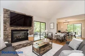 UNC Game Day Retreat, Hot Tub, Near Stadium and Franklin St - Image 1