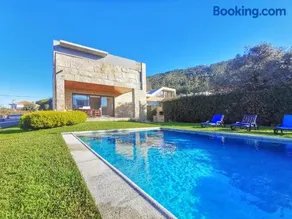 Hill & Beach house - Image 1