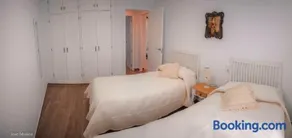 Modern Apartment in Peñaflor with Air Conditioning - 85 m² - Image 2