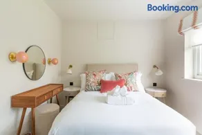 Near Major Attractions | Comfortable | TV - Image 3