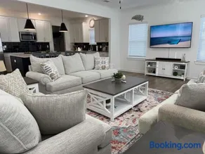 Sea La Vie - Large Family Friendly 4BR 10 Bed Pool and Bay Access - Image 1