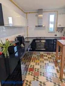 Boutique Apartment with Private Garden - Image 3