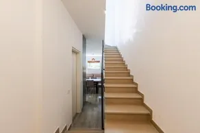 Holiday Villa Patio & Free Parking by PikHost - Image 5