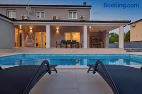 Villa Maas for 10 people near Pula with salt - water pool & pet friendly - Image 2