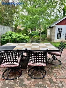 Vintage Charm: Annapolis Retreat - Image 2