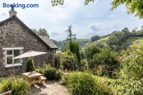 Dog friendly rural retreat with countryside views - Image 1