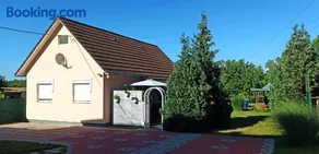 Klimatizált, medencés, jakuzzis nyaraló a Balatonnál! - Image 1