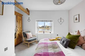 Bumble Cottage, Torcross - Heart of Torcross - Log burner - Ley views - Image 4