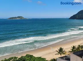 Cobertura Luxuosa, pe na areia - Exclusividade na Praia do Tombo, Guarujá, a Mais Premiada com Bandeira Azul no Brasil - Image 3