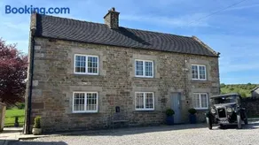 Stunning 4 Bed Near Alton Towers, Polar Bears, Peak District - Image 2