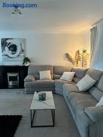 3 double bedroom spacious flat - Image 2