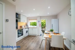 Stylish Stirling home with stunning views - Image 2