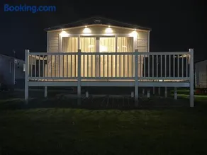 Fabulous seaside caravan getway at Cayton Bay - Image 2