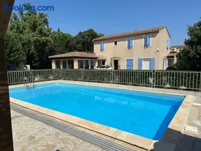 CHARMANT LOGEMENT AVEC PISCINE EN PROVENCE au premier étage d une villa - Image 1