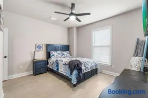 The Foley Escape- 10 min to Beach Sleeps 6 - Image 3