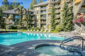 Mid Century Modern - Studio w Pool & Hot Tub - Image 3