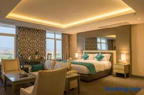 La Roche Hotel - Image 2