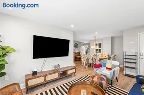 5 BR Stay Near Northwest Stadium for March 29 COL vs FRA - Image 4