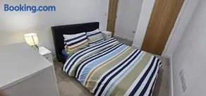 Modern 1-Bedroom Flat in SE18 10 mins to O2 - Image 3