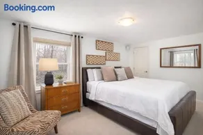 Private Riverside Retreat - Image 4