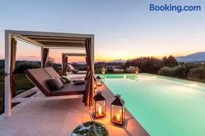 LOSE THE WORLD. FIND YOURSELF. VILLA DUEMANI, 8 BEDROOMS, PANORAMIC POOL & SPA - Image 1