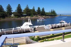 Dockside Waterfront Indulgence - Image 5