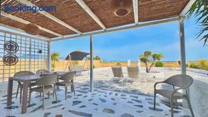 Unique Beachfront Cottage House - Private Garden - Image 5
