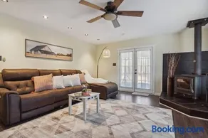 Valley Vista-Mins to SkylineDrive-Hot Tub-King, Queen Beds - Image 2
