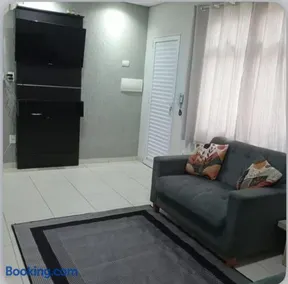 Casa grande com 3 suítes, piscina e área gourmet com churrasqueira - Image 2