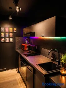 Studio ambiance Ciné privé - Confort, WIFI, Parking - Proche Lorient, voie express & Plages - Image 2