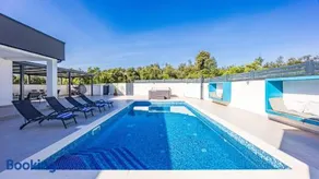 Villa mit Garten, Terrasse und Grill - Image 2