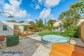 Tank Pool, Putting Green & 1 Mile to the Beach! - Image 1