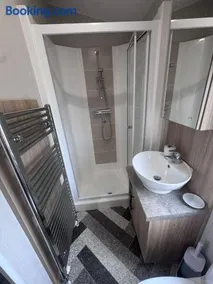 Derwent View Luxury Lake Side Caravan Home - Image 4