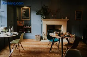 Dacre House - Image 2