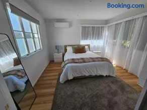 Central Gympie 3BR Family Home Mountain Views - Image 4