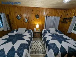 Cozy Studio Cabin #5 Riverside Point Resort - Image 3