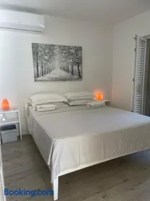 Mala Vila - Image 1