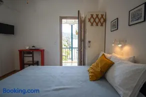 Violetta Apartments - Image 1