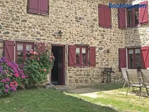 Gîte en Pierre Rest. avec Cheminée et Jardin, Parc Livradois-Forez - Image 2